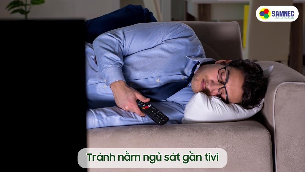 Tránh nằm ngủ sát gần tivi