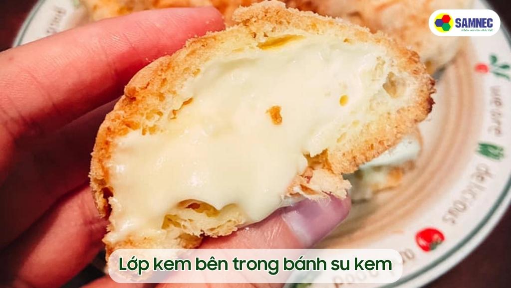 Lớp kem bên trong bánh su kem