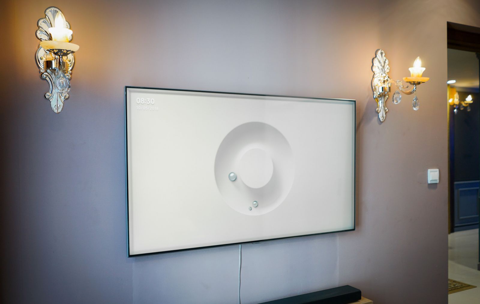 TV Samsung QLED Q7F 2018: Thiết kế sang trọng hơn, dây kết nối tàng hình được gia cố cứng cáp hơn