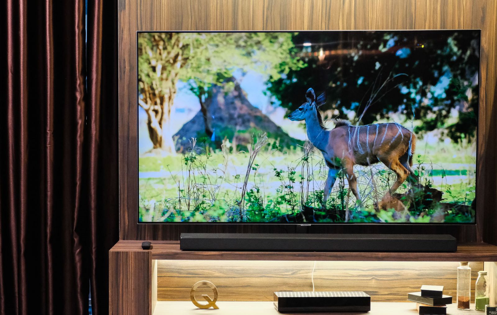 TV Samsung QLED Q7F 2018: Chất lượng hình ảnh tuyệt vời và âm thanh vừa đủ