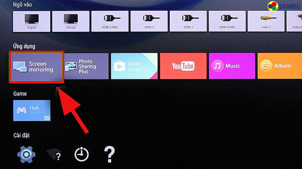 Bước 1: Trên remote, nhấn nút Home, sau đó chọn mục Screen Mirroring hiển thị trên màn hình tivi.