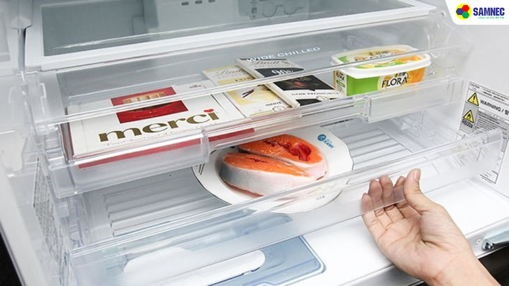 Bước 3: Tháo gỡ và làm sạch các ngăn tủ
